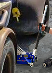 A hydraulic workshop tool that depends on thebrprinciple of the first-class of levers to work.